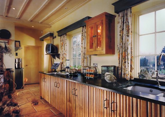 Oak linenfold kitchen