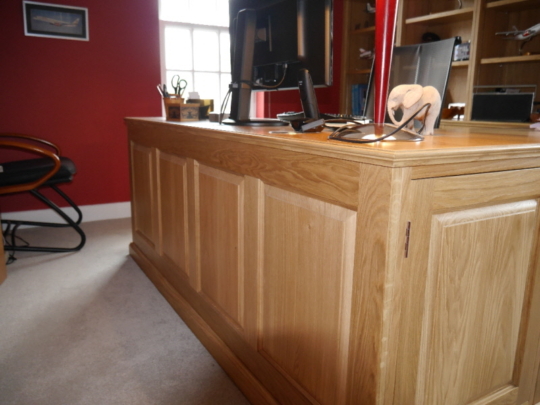 Oak panelled workstation